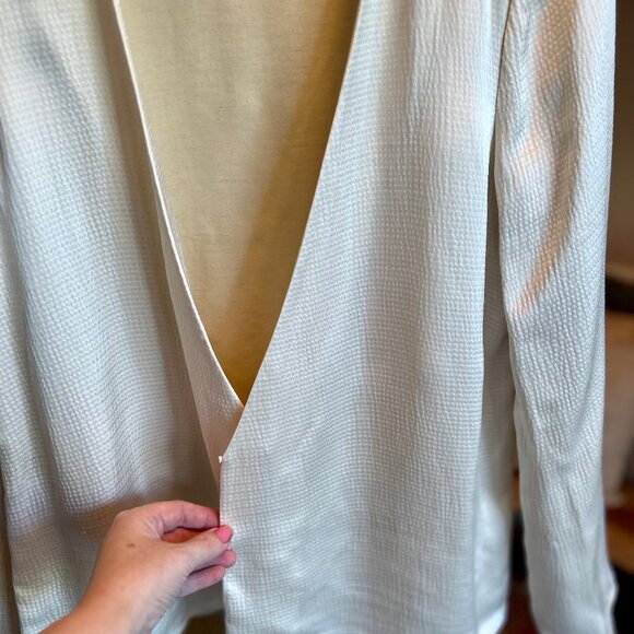 Theory Ivory Hammered Satin Wrap Jacket Blouse Top Long Sleeved Womens Sz P (XS) - Picture 4 of 11